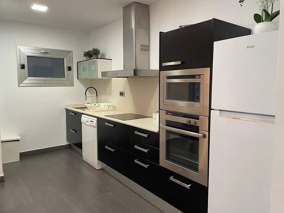 Cozy And Central Apartment-1